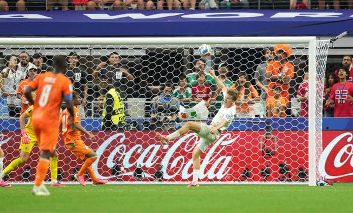 David Moeller Wolfe (Norway) controls the ball during Ivory Coast and Norway, Round of 32 FIFA World Cup, WM, Weltmeisterschaft, Fussball 2026, Dallas Stadium, Arlington, United States on June 30, 2026. Thor Wegner DeFodi Images. (Photo by DeFodi Images) - *** David Moeller Wolfe of Norway controls the ball during the Ivory Coast vs. Norway match in the Round of 32 of the 2026 FIFA World Cup at Dallas Stadium in Arlington, United States, on June 30, 2026. Thor Wegner, DeFodi Images. Photo by DeFodi Images