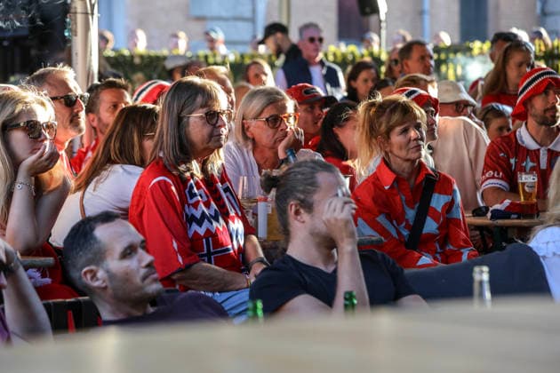 World Cup 2026: Ivory Coast - Norway Oslo 20260630. Norwegian supporters on the Lawo terrace during the World Cup match between Norway and Ivory Coast on Tuesday evening. Photo: Trond R. Teigen NTB Oslo Norway EDITORIAL USE ONLY. RESTRICTED USE FOR BETTING COMPANIES Ref:_SPONEufKV2qBjY.jpg *** 2026 World Cup: Ivory Coast vs. Norway, Oslo, June 30, 2026. Norwegian fans on the Lawo terrace during the World Cup match between Norway and Ivory Coast on Tuesday evening. Photo by Trond R. Teigen, NTB, Oslo, Norway. EDITORIAL USE ONLY. RESTRICTED USE FOR BETTING COMPANIES.  Copyright: xTrondxR.xTeigenx xNTBx