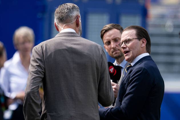 260630 Olof Lundh and Axel Pileby of broadcaster TV4 with Prince Daniel of Sweden ahead of the FIFA World Cup, WM, Weltmeisterschaft, Fussball 2026 round of 32 football match between France and Sweden on June 30, 2026 in New Jersey. Photo: Petter Arvidson BILDBYRAN kod PA PA1270 fotboll football soccer fotball vm fotbolls-vm fotball-vm fotbolls-vm 2026 fifa world cup 2026 sverige sweden sverige a bbeng frankrike france round of 32 16-delsfinal *** June 30, 2026: Olof Lundh and Axel Pileby of TV4 with Prince Daniel of Sweden ahead of the 2026 FIFA World Cup Round of 32 soccer match between France and Sweden on June 30, 2026 in New Jersey. Photo by Petter Arvidson, BILDBYRAN, code PA PA1270. soccer, football, World Cup, 2026 FIFA World Cup, Sweden, Sweden A, BBENG, Francekrike france round of 32 round of 16  Copyright: PETTERxARVIDSON BB260630PA066