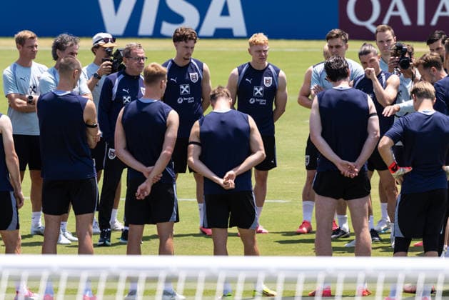 SOCCER - FIFA World Cup, WM, Weltmeisterschaft, Fussball 2026 SANTA BARBARA,CALIFORNIA,USA,30.JUN.26 - SOCCER - FIFA World Cup 2026, USA, Mexico, Canada, training Team AUT. Image shows head coach Ralf Rangnick (AUT) and the team of AUT.  GEPAxpictures xArminxRauthner
