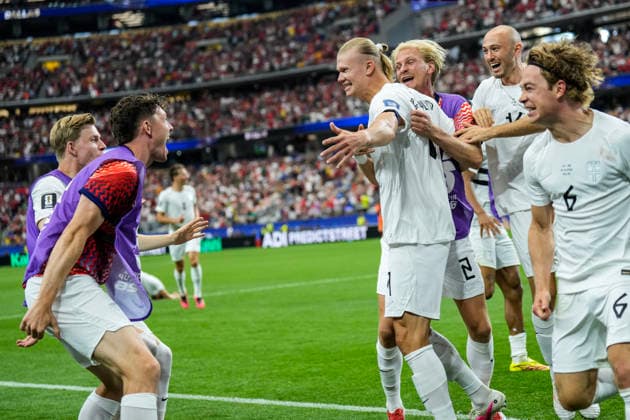Fotball-VM 2026: Elfenbenskysten - Norge Arlington, Texas , USA 20260630. Norway s Erling Braut Haaland celebrates after scoring the 1-2 goal during the round of 16 match between Ivory Coast and Norway during the 2026 FIFA World Cup, WM, Weltmeisterschaft, Fussball at Dallas Stadium. Photo: Fredrik Varfjell NTB Arlington, Texas USA EDITORIAL USE ONLY. RESTRICTED USE FOR BETTING COMPANIES Ref:_SPO0tUYZq0eKQ8.jpg *** 2026 FIFA World Cup: Ivory Coast vs. Norway, Arlington, Texas, USA 20260630 Norway’s Erling Braut Haaland celebrates after scoring the 1-2 goal during the Round of 16 match between Ivory Coast and Norway at the 2026 FIFA World Cup at Dallas Stadium. Photo: Fredrik Varfjell, NTB. Arlington, Texas, USA EDITORIAL USE ONLY RESTRICTED USE FOR BETTING COMPANIES  Copyright: xFredrikxVarfjellx xNTBx