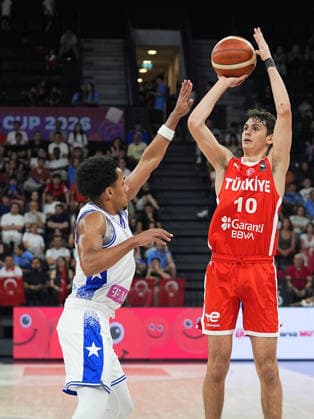 Turkiye v Puerto Rico - FIBA U17, U 17 Basketball World Cup ISTANBUL, TURKIYE - JUNE 30: Omer Kutluay of Turkiye competes with Jeremy Willmore of Puerto Rico during the FIBA U17 Basketball World Cup group phase match between Puerto Rico and Turkiye at the Basketball Development Center in Istanbul, Turkiye on June 30, 2026. Esra Bilgin Anadolu Istanbul Turkey. Editorial use only. Please get in touch for any other usage.  Copyright: x2026xAnadoluxEsraxBilginx
