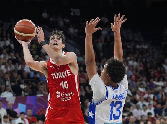 Turkiye v Puerto Rico - FIBA U17, U 17 Basketball World Cup ISTANBUL, TURKIYE - JUNE 30: Omer Kutluay of Turkiye competes with Yaddiel Sanchez (13) of Puerto Rico during the FIBA U17 Basketball World Cup group phase match between Puerto Rico and Turkiye at the Basketball Development Center in Istanbul, Turkiye on June 30, 2026. Esra Bilgin Anadolu Istanbul Turkey. Editorial use only. Please get in touch for any other usage.  Copyright: x2026xAnadoluxEsraxBilginx