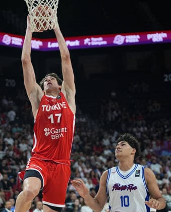 Turkiye v Puerto Rico - FIBA U17, U 17 Basketball World Cup ISTANBUL, TURKIYE - JUNE 30: Noyan Tolan (17) of Turkiye competes with Ivaniel Lopez Arache (10) of Puerto Rico during the FIBA U17 Basketball World Cup group phase match between Puerto Rico and Turkiye at the Basketball Development Center in Istanbul, Turkiye on June 30, 2026. Esra Bilgin Anadolu Istanbul Turkey. Editorial use only. Please get in touch for any other usage.  Copyright: x2026xAnadoluxEsraxBilginx