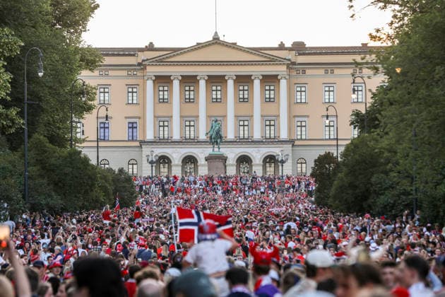 World Cup 2026: Ivory Coast - Norway Oslo 20260630. Norwegian fans celebrate in the streets after victory in the round of 16 between Ivory Coast and Norway during the 2026 World Cup. Photo: Trond R. Teigen NTB Oslo Norway EDITORIAL USE ONLY. RESTRICTED USE FOR BETTING COMPANIES Ref:_SPO_GKRB5OGUvg.jpg *** 2026 World Cup: Ivory Coast vs. Norway, Oslo, June 30, 2026. Norwegian fans celebrate in the streets after Norway’s victory over Ivory Coast in the round of 16 during the 2026 World Cup. Photo by Trond R. Teigen, NTB, Oslo, Norway. EDITORIAL USE ONLY. RESTRICTED USE FOR BETTING COMPANIES  Copyright: xTrondxR.xTeigenx xNTBx