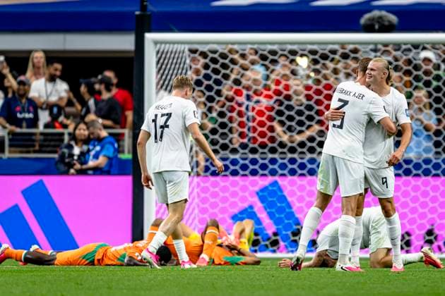 DALLAS - Kristoffer Ajer of Norway and Erling Haaland of Norway celebrate the victory during the 2026 World Cup match between Ivory Coast and Norway at Dallas Stadium on June 30, 2026, in Dallas, United States. (Photo by Stefan Koops EYE4IMAGES DeFodi Images) - *** DALLAS Kristoffer Ajer of Norway and Erling Haaland of Norway celebrate the victory during the 2026 World Cup match between Ivory Coast and Norway at Dallas Stadium on June 30, 2026, in Dallas, United States. Photo by Stefan Koops, EYE4IMAGES, DeFodi Images