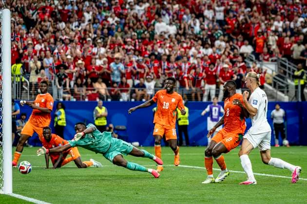 DALLAS - (r) Erling Haaland of Norway scores the 1-2, goalkeeper Yahia Fofana of Ivory Coast can do nothing more during the 2026 World Cup match between Ivory Coast and Norway at Dallas Stadium on June 30, 2026, in Dallas, United States. (Photo by Stefan Koops EYE4IMAGES DeFodi Images) - *** DALLAS — Erling Haaland of Norway scores the 1-2 goal; goalkeeper Yahia Fofana of Ivory Coast is powerless to stop it during the 2026 World Cup match between Ivory Coast and Norway at Dallas Stadium on June 30, 2026, in Dallas, United States. Photo by Stefan Koops, EYE4IMAGES, DeFodi Images