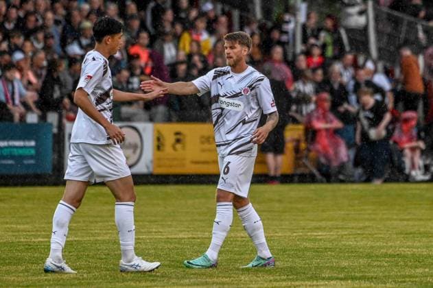 Torjubel Taichi Hara Marcus Mathisen ( Pauli ) Deutschland , Hamburg , Adolf Jäger Kampfbahn , Fussball , Oberliga Hamburg , 2. Bundesliga , Test , Altona 93 - FC St Pauli *** Goal celebration: Taichi Hara, Marcus Mathisen, St. Pauli, Germany, Hamburg, Adolf Jäger Kampfbahn, soccer, Oberliga Hamburg, 2. Bundesliga, friendly, Altona 93, FC St. Pauli
