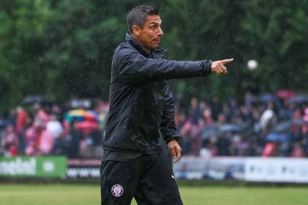 Trainer Marcel Rapp ( Pauli ) Deutschland , Hamburg , Adolf Jäger Kampfbahn , Fussball , Oberliga Hamburg , 2. Bundesliga , Test , Altona 93 - FC St Pauli *** Coach Marcel Rapp, St. Pauli, Germany, Hamburg, Adolf Jäger Stadium, soccer, Hamburg Oberliga, 2. Bundesliga, friendly match, Altona 93, FC St. Pauli