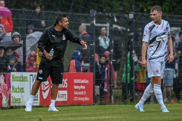 Trainer Marcel Rapp Nemeth David ( Pauli ) Deutschland , Hamburg , Adolf Jäger Kampfbahn , Fussball , Oberliga Hamburg , 2. Bundesliga , Test , Altona 93 - FC St Pauli *** Coach Marcel Rapp Nemeth David Pauli Germany, Hamburg, Adolf Jäger Stadium, soccer, Oberliga Hamburg, 2. Bundesliga, exhibition match, Altona 93 FC St. Pauli