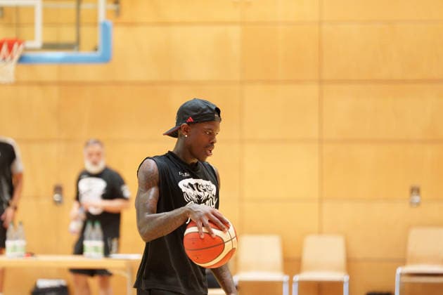30.06.2026: Trainingseinheit der deutschen Basketball-Nationalmannschaft in Berlin vor den World Cup Qualifier gegen Israel und Zypern: Dennis Schröder mit Ball. *** June 30, 2026: Training session for the German national basketball team in Berlin ahead of the World Cup qualifiers against Israel and Cyprus. Dennis Schröder with the ball Copyright: xJamesxZabelx