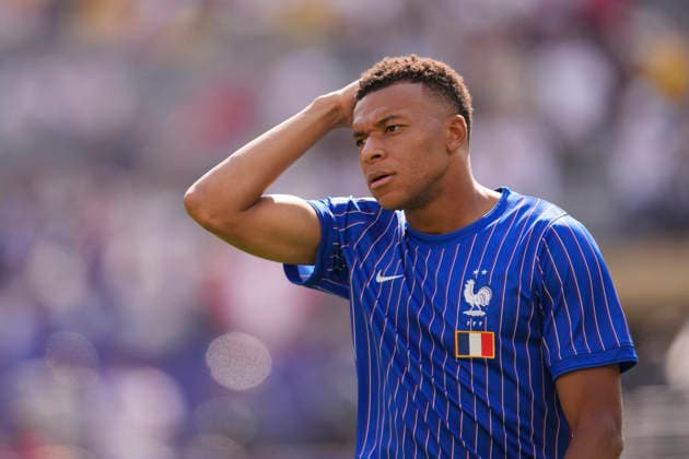France v Sweden: Round Of 32 - FIFA World Cup, WM, Weltmeisterschaft, Fussball 2026 Kylian Mbappe of France looks on during the FIFA World Cup 2026 Round Of 32 match between France and Sweden at New York New Jersey Stadium on June 30, 2026 in East Rutherford, New Jersey. East Rutherford NJ United States  Copyright: xJosexBretonx originalFilename:bretonhernandez-francevs260630_npc5k.jpg