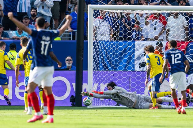 260630 Goalkeeper Jacob Widell Zetterström of Sweden during the FIFA World Cup, WM, Weltmeisterschaft, Fussball 2026 round of 32 football match between France and Sweden on June 30, 2026 in New Jersey. Photo: Petter Arvidson BILDBYRAN kod PA PA1270 fotboll football soccer fotball vm fotbolls-vm fotball-vm fotbolls-vm 2026 fifa world cup 2026 sverige sweden sverige a bbeng frankrike france round of 32 16-delsfinal *** June 30, 2026: Goalkeeper Jacob Widell Zetterström of Sweden during the FIFA World Cup 2026 Round of 32 soccer match between France and Sweden on June 30, 2026 in New Jersey. Photo by Petter Arvidson, BILDBYRAN, code PA PA1270. soccer, football, World Cup, 2026 FIFA World Cup, Sweden, Sweden A, BBENG, Francekrike france round of 32 round of 16  Copyright: PETTERxARVIDSON BB260630PA135