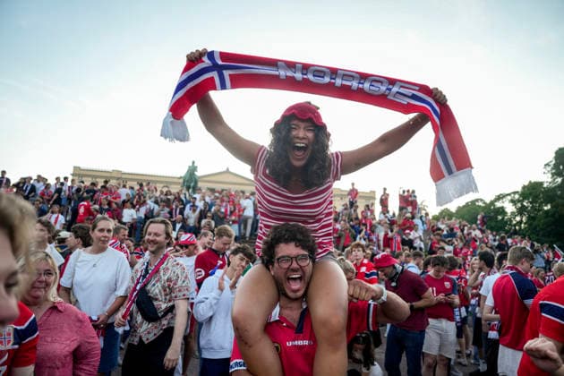 World Cup 2026: Ivory Coast - Norway Oslo 20260630. Norwegian fans celebrate at the Palace Square and Karl Johans Gate after victory in the round of 16 between Ivory Coast and Norway during the 2026 FIFA World Cup, WM, Weltmeisterschaft, Fussball Photo: Javad Parsa NTB Oslo Norway EDITORIAL USE ONLY. RESTRICTED USE FOR BETTING COMPANIES Ref:_SPOufAPVQb8Wi8.jpg *** 2026 World Cup: Ivory Coast vs. Norway, Oslo, June 30, 2026. Norwegian fans celebrate at Palace Square and Karl Johans Gate after Norway’s victory over Ivory Coast in the round of 16 during the 2026 FIFA World Cup. Photo by Javad Parsa, NTB, Oslo, Norway. EDITORIAL USE ONLY. RESTRICTED USE FOR BETTING COMPANIES  Copyright: xJavadxParsax xNTBx