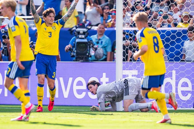 FIFA Fussball Weltmeisterschaft 2026, Sechszehntelfinale, Frankreich vs. Schweden, 30.06.2026, New Jersey Stadium Victor Lindelof Jacob Widell Zetterstrom *** 2026 FIFA World Cup, Round of 32, France vs. Sweden, June 30, 2026, New Jersey Stadium, Victor Lindelöf, Jacob Widell Zetterström Copyright: xBahhoxKarax