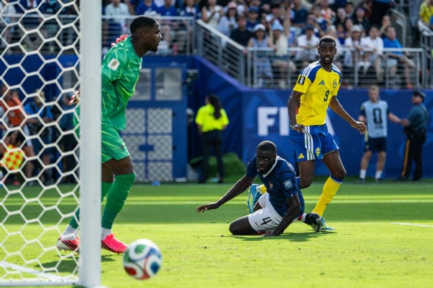 260630 Alexander Isak of Sweden and Dayot Upamecano of France during the FIFA World Cup, WM, Weltmeisterschaft, Fussball 2026 round of 32 football match between France and Sweden on June 30, 2026 in New Jersey. Photo: Petter Arvidson BILDBYRAN kod PA PA1270 fotboll football soccer fotball vm fotbolls-vm fotball-vm fotbolls-vm 2026 fifa world cup 2026 sverige sweden sverige a bbeng frankrike france round of 32 16-delsfinal *** June 30, 2026: Alexander Isak of Sweden and Dayot Upamecano of France during the FIFA World Cup 2026 Round of 32 soccer match between France and Sweden on June 30, 2026 in New Jersey. Photo by Petter Arvidson, BILDBYRAN. Code: PA PA1270. soccer, football, soccer, World Cup, soccer World Cup, soccer World Cup, soccer World Cup 2026, FIFA World Cup 2026, Sweden, Sweden A, BBENG, Francekrike france round of 32 round of 16  Copyright: PETTERxARVIDSON BB260630PA146