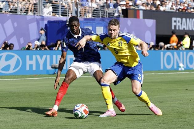 NEW JERSEY - Ousmane Dembele of France and Gabriel Gudmundsson of Sweden during the 2026 FIFA World Cup, WM, Weltmeisterschaft, Fussball round of 32 match between France and Sweden at Boston Stadium on June 30, 2026, in Foxborough, United States. MAURICE VAN STEEN ANP FIFA World Cup 2026 - round of 32 2026 xVIxANPxSportx xMauricexvanxSteenxIVx 562484032 originalFilename: 562484032.jpg