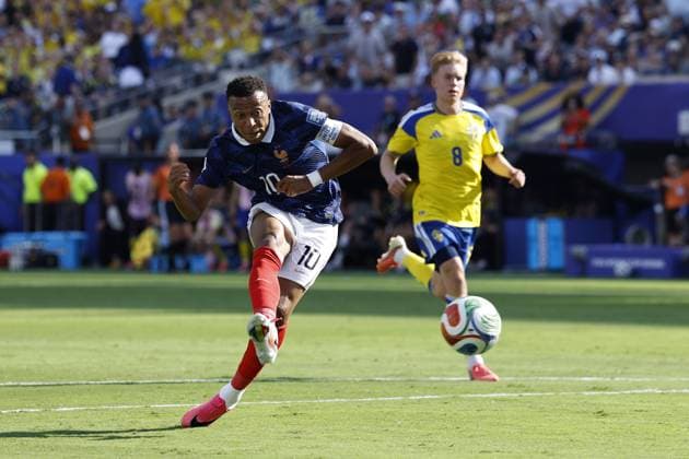 NEW JERSEY - Kylian Mbappe of France scores but is disallowed for offside during the 2026 FIFA World Cup, WM, Weltmeisterschaft, Fussball round of 32 match between France and Sweden at Boston Stadium on June 30, 2026, in Foxborough, United States. MAURICE VAN STEEN ANP FIFA World Cup 2026 - round of 32 2026 xVIxANPxSportx xMauricexvanxSteenxIVx 562484213 originalFilename: 562484213.jpg