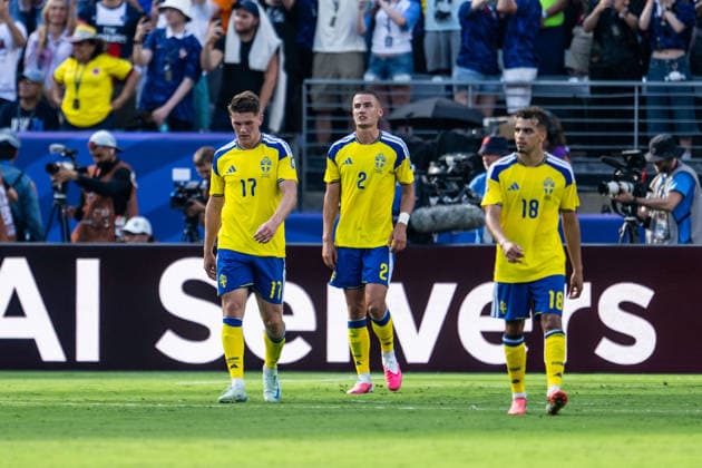 260630 Viktor Gyökeres, Gustaf Lagerbielke and Yasin Ayari of Sweden look dejected after 1-0 during the FIFA World Cup, WM, Weltmeisterschaft, Fussball 2026 round of 32 football match between France and Sweden on June 30, 2026 in New Jersey. Photo: Petter Arvidson BILDBYRAN kod PA PA1270 fotboll football soccer fotball vm fotbolls-vm fotball-vm fotbolls-vm 2026 fifa world cup 2026 sverige sweden sverige a bbeng frankrike france round of 32 16-delsfinal depp *** June 30, 2026: Viktor Gyökeres, Gustaf Lagerbielke, and Yasin Ayari of Sweden look dejected after the 1–0 score during the FIFA World Cup 2026 Round of 32 soccer match between France and Sweden on June 30, 2026 in New Jersey. Photo by Petter Arvidson, BILDBYRAN, code PA PA1270. soccer, football, World Cup, 2026 FIFA World Cup, Sweden, Sweden national team, Francekrike france round of 32 16th-final depp  Copyright: PETTERxARVIDSON BB260630PA152