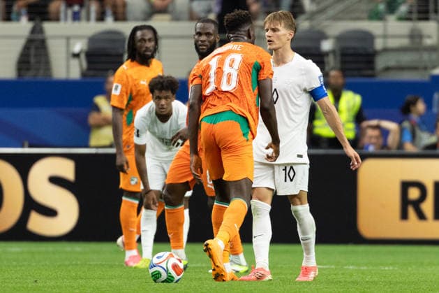 June 30, 2026, Arlington, Texas, USA: Norway midfielder MARTIN ODEGAARD (10) (right) and Cote dÃ¢â‚¬â ¢ivoire midfielder NICOLAS PEPE (18) (left) argueduring the 2026 FIFA World Cup, WM, Weltmeisterschaft, Fussball round of 32 match between Cote dÃ¢â‚¬â ¢ivoire and Norway at Dallas Stadium in Arlington, Texas. Norway defeated Cote dÃ¢â‚¬â ¢ivoire, 2-1. Arlington USA - ZUMAh193 20260630_zsp_h193_097 Copyright: xDanielxMcGregor-Huyerx