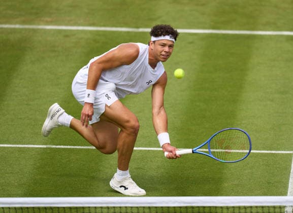 2026 Wimbledon, June 30, Day 2 LONDON, - JUNE 30: Ben Shelton of the United States plays a shot against Otto Virtanen of Finland during the 2026 Wimbledon, June 30, Day 2 at The all England club, Wimbledon on June 30, 2026 in London, GBR. London The all England club, Wimbledon GBR Copyright: xPeterxvanxdenxBerg ISIxPhotosx 9432