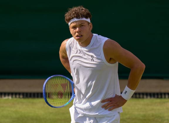 2026 Wimbledon, June 30, Day 2 LONDON, - JUNE 30: Ben Shelton of the United States reacts against Otto Virtanen of Finland during the 2026 Wimbledon, June 30, Day 2 at The all England club, Wimbledon on June 30, 2026 in London, GBR. London The all England club, Wimbledon GBR Copyright: xPeterxvanxdenxBerg ISIxPhotosx 9432