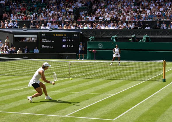 2026 Wimbledon, June 30, Day 2 LONDON, - JUNE 30: Iga Swiatek of Poland plays a forehand on Centre Court against Taylor Townsend of the United States during the 2026 Wimbledon, June 30, Day 2 at The all England club, Wimbledon on June 30, 2026 in London, GBR. London The all England club, Wimbledon GBR Copyright: xPeterxvanxdenxBerg ISIxPhotosx 9432