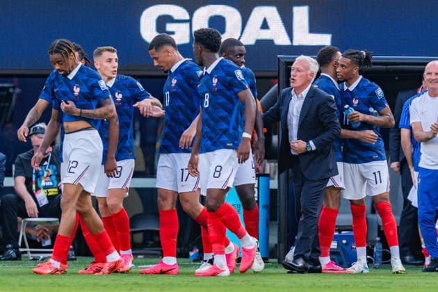 FIFA Fussball Weltmeisterschaft 2026, Sechszehntelfinale, Frankreich vs. Schweden, 30.06.2026, New Jersey Stadium Tor zum 1:0 durch Kylian Mbappe mit Jubel mit Didier Deschamps Ousmane Dembele Michael Olise Dayot Upamecano William Saliba Jules Kounde *** 2026 FIFA World Cup, Round of 32, France vs. Sweden, June 30, 2026, New Jersey Stadium: Kylian Mbappé scores the 1–0 goal, celebrated with Didier Deschamps, Ousmane Dembélé, Michael Olise, Dayot Upamecano, William Saliba, and Jules Koundé Copyright: xBahhoxKarax