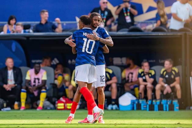 FIFA Fussball Weltmeisterschaft 2026, Sechszehntelfinale, Frankreich vs. Schweden, 30.06.2026, New Jersey Stadium Tor zum 1:0 durch Kylian Mbappe mit Jubel Bradley Barcola *** 2026 FIFA World Cup, Round of 32, France vs. Sweden, June 30, 2026, New Jersey Stadium: Kylian Mbappé scores the 1-0 goal as Bradley Barcola celebrates Copyright: xBahhoxKarax