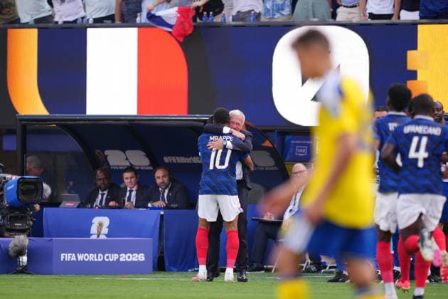 France v Sweden - FIFA World Cup, WM, Weltmeisterschaft, Fussball 2026 - Round of 32 NEW JERSEY, USA - JUNE 30: Kylian Mbappe of France celebrates after scoring his team s first goal with Didier Deschamps, head coach of France during the 2026 FIFA World Cup Round of 32 match between France and Sweden at New Jersey Stadium (MetLife Stadium) in East Rutherford, New Jersey, USA, on June 30, 2026. Jose Hernandez Anadolu New Jersey United States. Editorial use only. Please get in touch for any other usage.  Copyright: x2026xAnadoluxJosexHernandezx