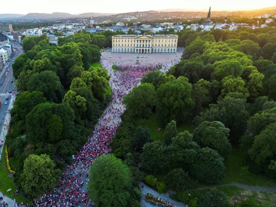 Football World Cup 2026 Oslo City Center Oslo 20260630. People flock to the Palace in central Oslo after Norway beat Ivory Coast 2-1 in the 1 16 final between Norway and Ivory Coast during the 2026 World Cup. Photo: Cornelius Poppe NTB Oslo Norway EDITORIAL USE ONLY. RESTRICTED USE FOR BETTING COMPANIES Ref:_SPOpclPsJrkQ_Q.jpg *** 2026 FIFA World Cup Oslo City Center Oslo 20260630 People flock to the Palace in central Oslo after Norway defeated Ivory Coast 2–1 in the Round of 16 match between Norway and Ivory Coast during the 2026 World Cup. Photo: Cornelius Poppe, NTB, Oslo, Norway. EDITORFOR MEDIA USE ONLY; RESTRICTED USE FOR BETTING COMPANIES  Copyright: xCorneliusxPoppex xNTBx