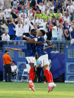 Kylian Mbappe of France (10) celebrates with teammate Ousmane Dembele after scoring a goal against Sweden in the first half during a Round of 32 FIFA World Cup, WM, Weltmeisterschaft, Fussball match at New York New Jersey Stadium in East Rutherford, New Jersey, on Tuesday, June 30, 2026.  NYP20260630924 JOHNxANGELILLO