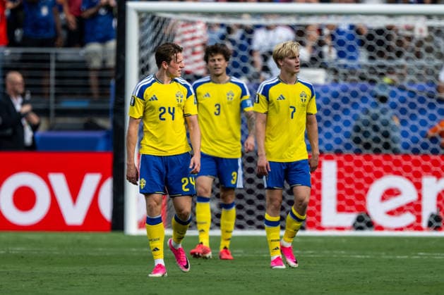 260630 Elliot Stroud, Victor Nilsson Lindelöf and Lucas Bergvall of Sweden look dejected after 2-0 during the FIFA World Cup, WM, Weltmeisterschaft, Fussball 2026 round of 32 football match between France and Sweden on June 30, 2026 in New Jersey. Photo: Ludvig Thunman BILDBYRAN kod LT PA1270 fotboll football soccer fotball vm fotbolls-vm fotball-vm fotbolls-vm 2026 fifa world cup 2026 sverige sweden sverige a bbeng frankrike france round of 32 16-delsfinal depp *** June 30, 2026: Elliot Stroud, Victor Nilsson Lindelöf, and Lucas Bergvall of Sweden look dejected after the 2–0 loss during the FIFA World Cup 2026 Round of 32 soccer match between France and Sweden on June 30, 2026 in New Jersey. Photo by Ludvig Thunman, BILDBYRAN, code LT PA1270. soccer, football, World Cup, 2026 FIFA World Cup, Sweden, Sweden national team, France, Round of 32, quarterfinals, dejectedkrike france round of 32 16th-final depp  Copyright: LUDVIGxTHUNMAN BB260630LT090
