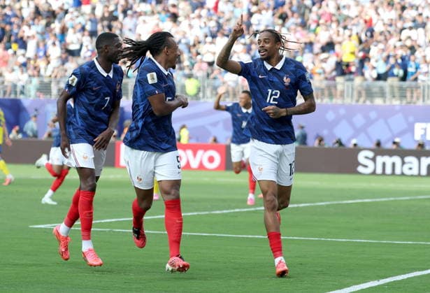 FIFA World Cup, WM, Weltmeisterschaft, Fussball 2026 - Round of 32 - France vs Sweden Bradley Barcola (R) of France celebrates after scoring his team s second goal during the FIFA World Cup 2026 Round of 32 match France against Sweden, in New Jersey, USA, 30 June 2026. EAST RUTHERFORD United States  Copyright: xSARAHxYENESELx