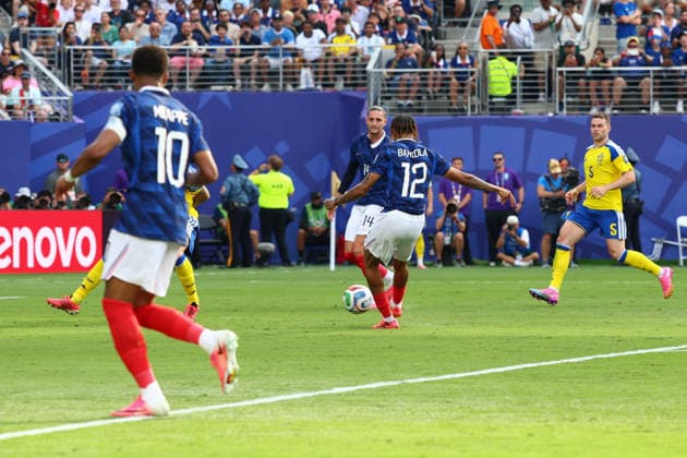 FIFA World Cup, WM, Weltmeisterschaft, Fussball 2026: France v Sweden NEW JERSEY, USA - 30th June 2026: Bradley Barcola of France scores his side s second goal during the FIFA World Cup 2026 Round of 32 match between France and Sweden at New York New Jersey Stadium New York New York New Jersey Stadium United States of America Copyright: xCraigxMercerx xPeakxActionxPhotosx