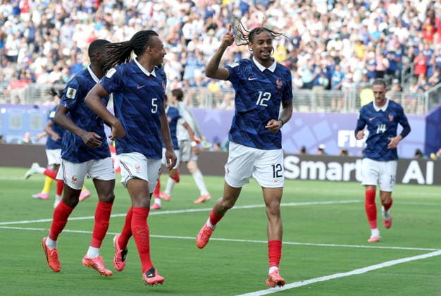 FIFA World Cup, WM, Weltmeisterschaft, Fussball 2026 - Round of 32 - France vs Sweden Bradley Barcola (R) of France celebrates after scoring his team s second goal during the FIFA World Cup 2026 Round of 32 match France against Sweden, in New Jersey, USA, 30 June 2026. EAST RUTHERFORD United States  Copyright: xSARAHxYENESELx