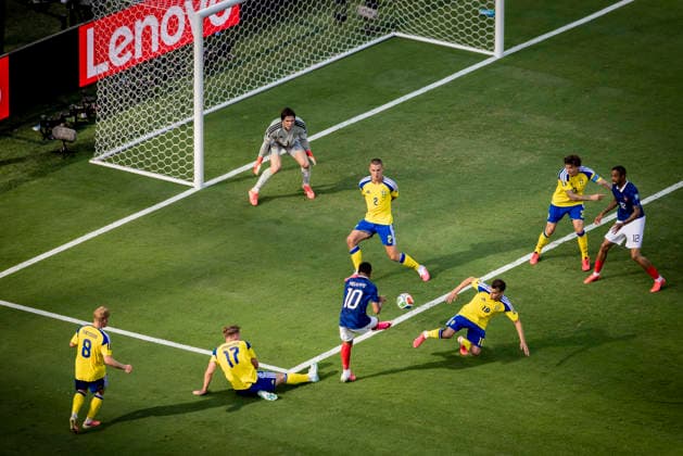 New York New Jersey, USA 30th Jun 2026. Kylian Mbappe (FRA) scores the goal to 1:0, Yasin Ayari (SWE) Gustaf Lagerbielke (SWE) Jacob Widell Zetterstrom (SWE) France - Sweden World Cup Frankreich - Schweden 30.06.2026 *** New York, New Jersey, USA, June 30, 2026: Kylian Mbappé (FRA) scores the goal to make it 1–0; Yasin Ayari (SWE), Gustaf Lagerbielke (SWE), Jacob Widell Zetterström (SWE); France vs. Sweden, World Cup; France, Sweden, June 30, 2026