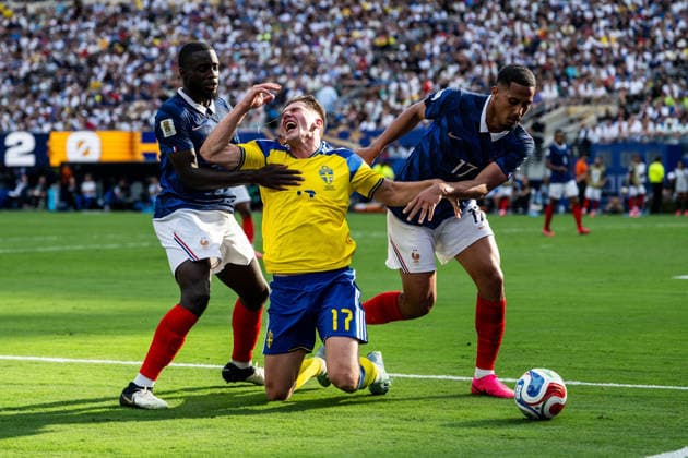260630 Dayot Upamecano and William Saliba of France against Viktor Gyökeres of Sweden during the FIFA World Cup, WM, Weltmeisterschaft, Fussball 2026 round of 32 football match between France and Sweden on June 30, 2026 in New Jersey. Photo: Petter Arvidson BILDBYRAN kod PA PA1270 fotboll football soccer fotball vm fotbolls-vm fotball-vm fotbolls-vm 2026 fifa world cup 2026 sverige sweden sverige a bbeng frankrike france round of 32 16-delsfinal *** June 30, 2026: Dayot Upamecano and William Saliba of France face off against Viktor Gyökeres of Sweden during the Round of 32 soccer match between France and Sweden at the 2026 FIFA World Cup on June 30, 2026 in New Jersey. Photo by Petter Arvidson, BILDBYRAN, code PA PA1270. soccer, football, soccer, World Cup, soccer World Cup, soccer World Cup, soccer World Cup 2026, FIFA World Cup 2026, Sweden, Sweden A, BBENG, Francekrike france round of 32 round of 16  Copyright: PETTERxARVIDSON BB260630PA194