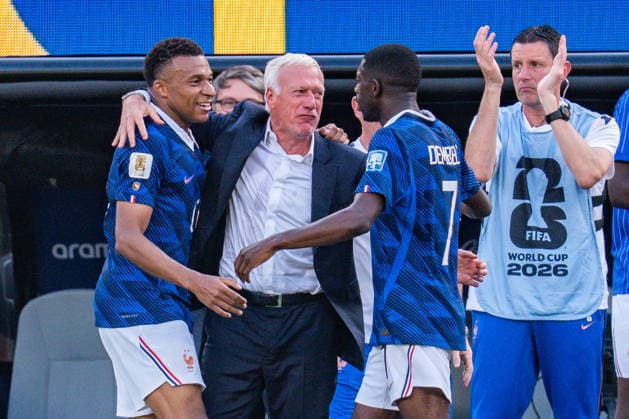 FIFA Fussball Weltmeisterschaft 2026, Sechszehntelfinale, Frankreich vs. Schweden, 30.06.2026, New Jersey Stadium Tor zum 1:0 durch Kylian Mbappe mit Jubel mit Didier Deschamps Ousmane Dembele Michael Olise *** 2026 FIFA World Cup, Round of 32, France vs. Sweden, June 30, 2026, New Jersey Stadium: Kylian Mbappé scores the 1-0 goal, celebrated with Didier Deschamps, Ousmane Dembélé, and Michael Olise Copyright: xBahhoxKarax