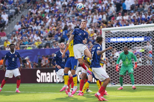 Marcus Thuram (Frankreich, France, 9) klärt - New York 30.06.2026: Frankreich vs. Schweden, MetLife Stadium, World Cup 26, Sechzehntelfinale *** Marcus Thuram, France, 9, scores for New York on June 30, 2026, France vs. Sweden, MetLife Stadium, World Cup 26, Round of 32