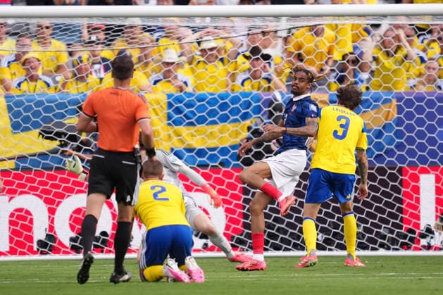 France v Sweden: Round Of 32 - FIFA World Cup, WM, Weltmeisterschaft, Fussball 2026 Bradley Barcola of France celebrates after scoring his team s second goal during the FIFA World Cup 2026 Round Of 32 match between France and Sweden at New York New Jersey Stadium on June 30, 2026 in East Rutherford, New Jersey. East Rutherford NJ United States  Copyright: xJosexBretonx originalFilename:bretonhernandez-francevs260630_nppwV.jpg