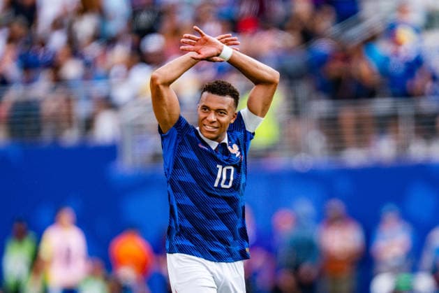FIFA Fussball Weltmeisterschaft 2026, Sechszehntelfinale, Frankreich vs. Schweden, 30.06.2026, New Jersey Stadium Tor zum 3:0 durch Kylian Mbappe Jubel mit Michael Olise *** 2026 FIFA World Cup, Round of 32, France vs. Sweden, June 30, 2026, New Jersey Stadium—Kylian Mbappé scores the 3-0 goal; celebrates with Michael Olise Copyright: xBahhoxKarax