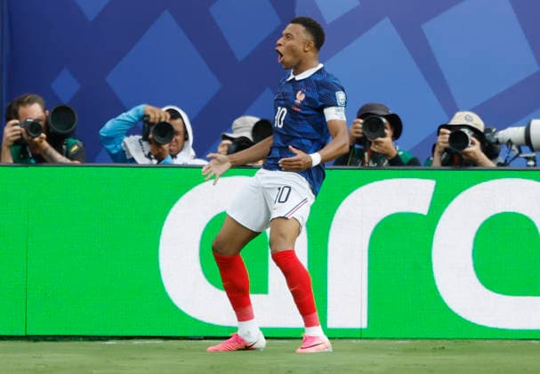 Kylian Mbappe of France (10) celebrates after scoring his second goal against Sweden in the second half of a Round of 32 FIFA World Cup, WM, Weltmeisterschaft, Fussball match at New York New Jersey Stadium in East Rutherford, New Jersey, on Tuesday, June 30, 2026.  NYP20260630937 JOHNxANGELILLO
