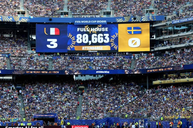 France v Sweden: Round Of 32 - FIFA World Cup, WM, Weltmeisterschaft, Fussball 2026 Giant screen inside stadium shows attendance and score at 3-0 during the FIFA World Cup 2026 Round Of 32 match between France and Sweden at New York New Jersey Stadium on June 30, 2026 in East Rutherford, New Jersey. East Rutherford New York New Jersey Stadium NJ United States Copyright: xAllstarxPicturexLibraryxLtdx