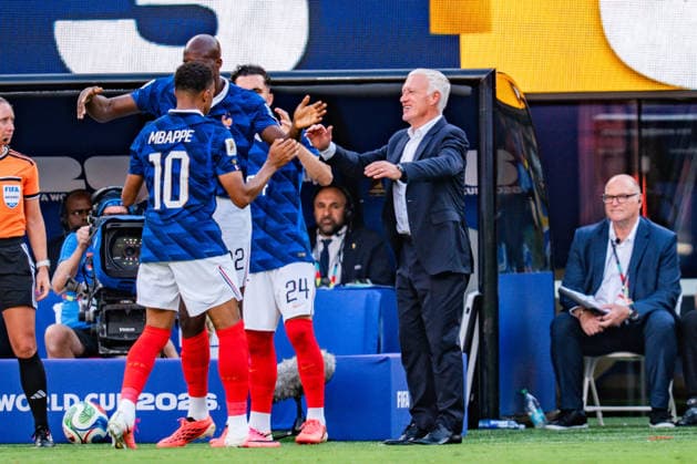 FIFA Fussball Weltmeisterschaft 2026, Sechszehntelfinale, Frankreich vs. Schweden, 30.06.2026, New Jersey Stadium Auswechselung Kylian Mbappe Didier Deschamps Jean-Philipp Mateta Rayan Cherki *** 2026 FIFA World Cup, Round of 32, France vs. Sweden, June 30, 2026, New Jersey Stadium Substitutions: Kylian Mbappé, Didier Deschamps, Jean-Philipp Mateta, Rayan Cherki Copyright: xBahhoxKarax