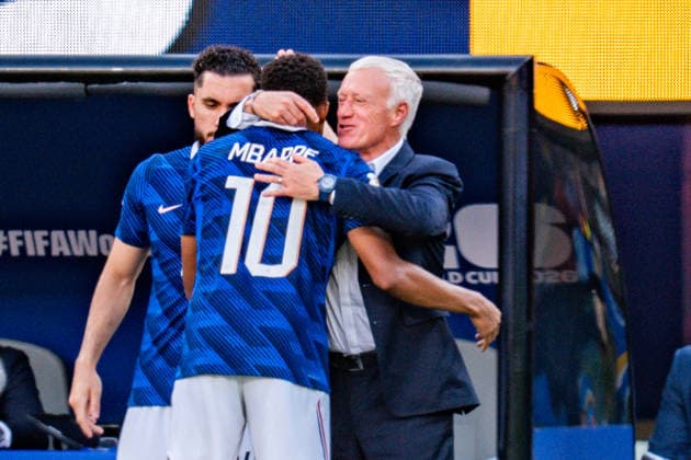 FIFA Fussball Weltmeisterschaft 2026, Sechszehntelfinale, Frankreich vs. Schweden, 30.06.2026, New Jersey Stadium Auswechselung Kylian Mbappe Didier Deschamps Jean-Philipp Mateta Rayan Cherki *** 2026 FIFA World Cup, Round of 32, France vs. Sweden, June 30, 2026, New Jersey Stadium Substitutions: Kylian Mbappé, Didier Deschamps, Jean-Philipp Mateta, Rayan Cherki Copyright: xBahhoxKarax