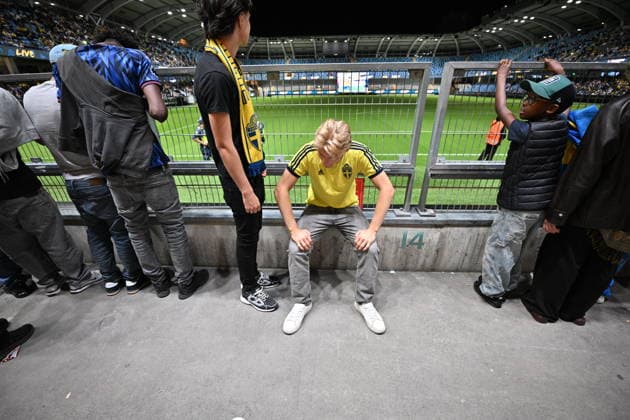 GOTHENBURG, SWEDEN 20260630 Football fans watch the round of 16 match between France and Sweden in the World Cup on a big screen at Ullevi. GÖTEBORG SWEDEN x9200x *** GOTHENBURG, SWEDEN 20260630 Soccer fans watch the Round of 16 match between France and Sweden in the World Cup on a big screen at Ullevi GÖTEBORG SWEDEN x9200x  Copyright: xHannaxBrunlöf TTx WORLD CUP FANS ULLEVI