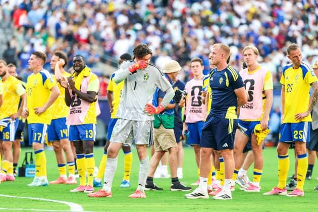 RECORD DATE NOT STATED FIFA World Cup, WM, Weltmeisterschaft, Fussball 2026 - Round of 32 - France v Sweden Sweden players leave the pitch after a 3-0 defeat to France during the FIFA World Cup 2026 Round of 32 match between France and Sweden at New York New Jersey Stadium, in East Rutherford, United States, on Tuesday, June 30, 2026.(Foto: William Volcov Brazil Photo Press IMAGO) Sports East Rutherford NJ United States of America Copyright: xWILLIAMxVOLCOVx