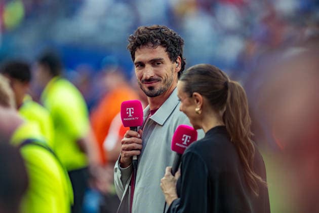 FIFA Fussball Weltmeisterschaft 2026, Sechszehntelfinale, Frankreich vs. Schweden, 30.06.2026, New Jersey Stadium Mats Hummels und Laura Wontorra *** 2026 FIFA World Cup, Round of 32, France vs. Sweden, June 30, 2026, New Jersey Stadium, Mats Hummels and Laura Wontorra Copyright: xBahhoxKarax