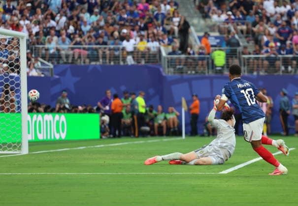 June 30, 2026, East Rutherford, New Jersey, USA: France forward Kylian Mbappe (10) scores a goal in the second half during the June 30th FIFA World Cup, WM, Weltmeisterschaft, Fussball 2026 matchup between France and Sweden at MetLife Stadium in East Rutherford, New Jersey. FIFA World Cup 2026: France : Sweden  - ZUMAs325 20260630_zsp_s325_005 Copyright: xJessxStilesx